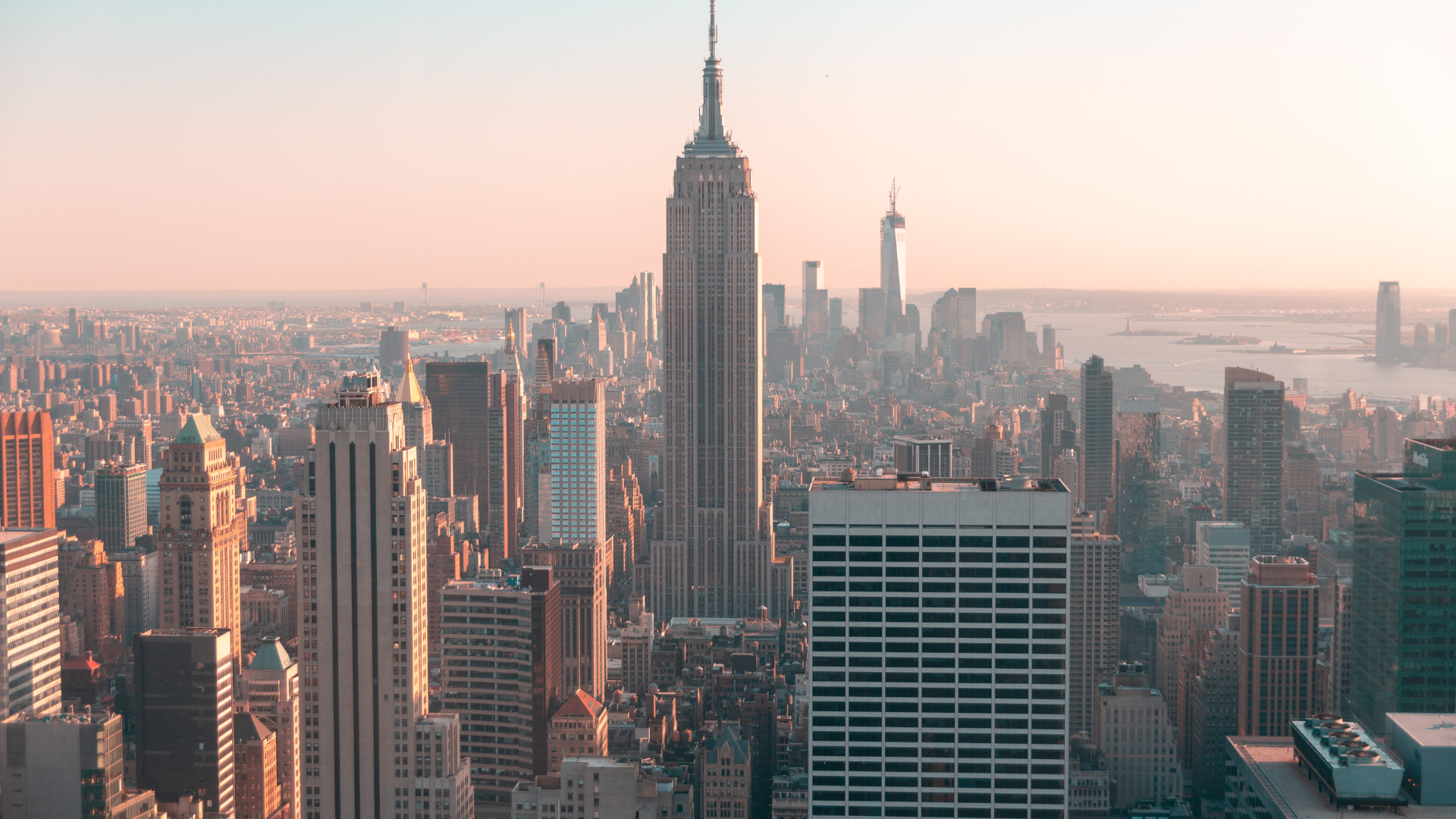 Desespero em NY: ‘tremor’ faz esvaziar arranha-céu de 93 andares e R$ 17 bilhões