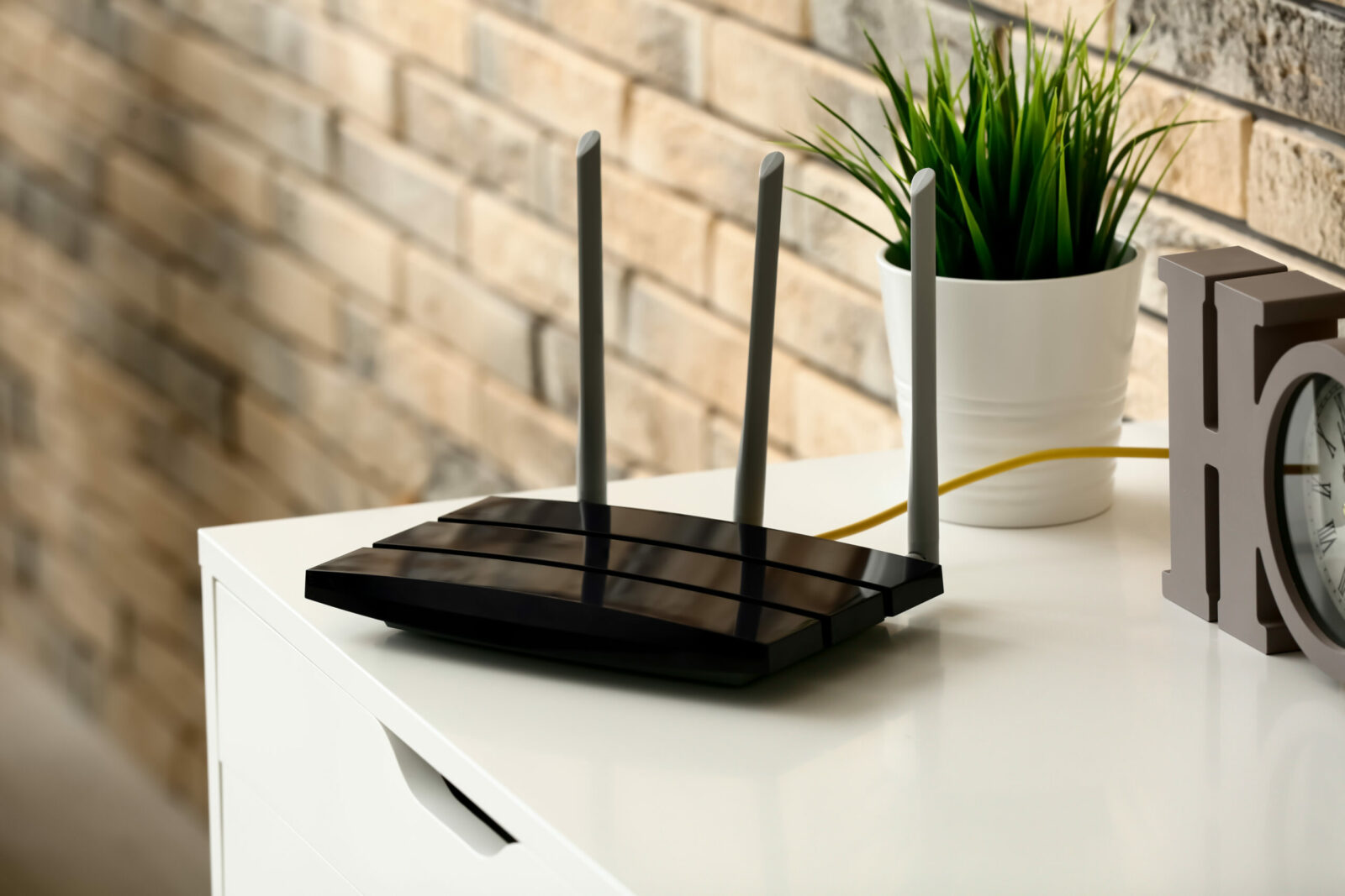 Don’t leave your Wi-Fi router near these 10 items starting today!