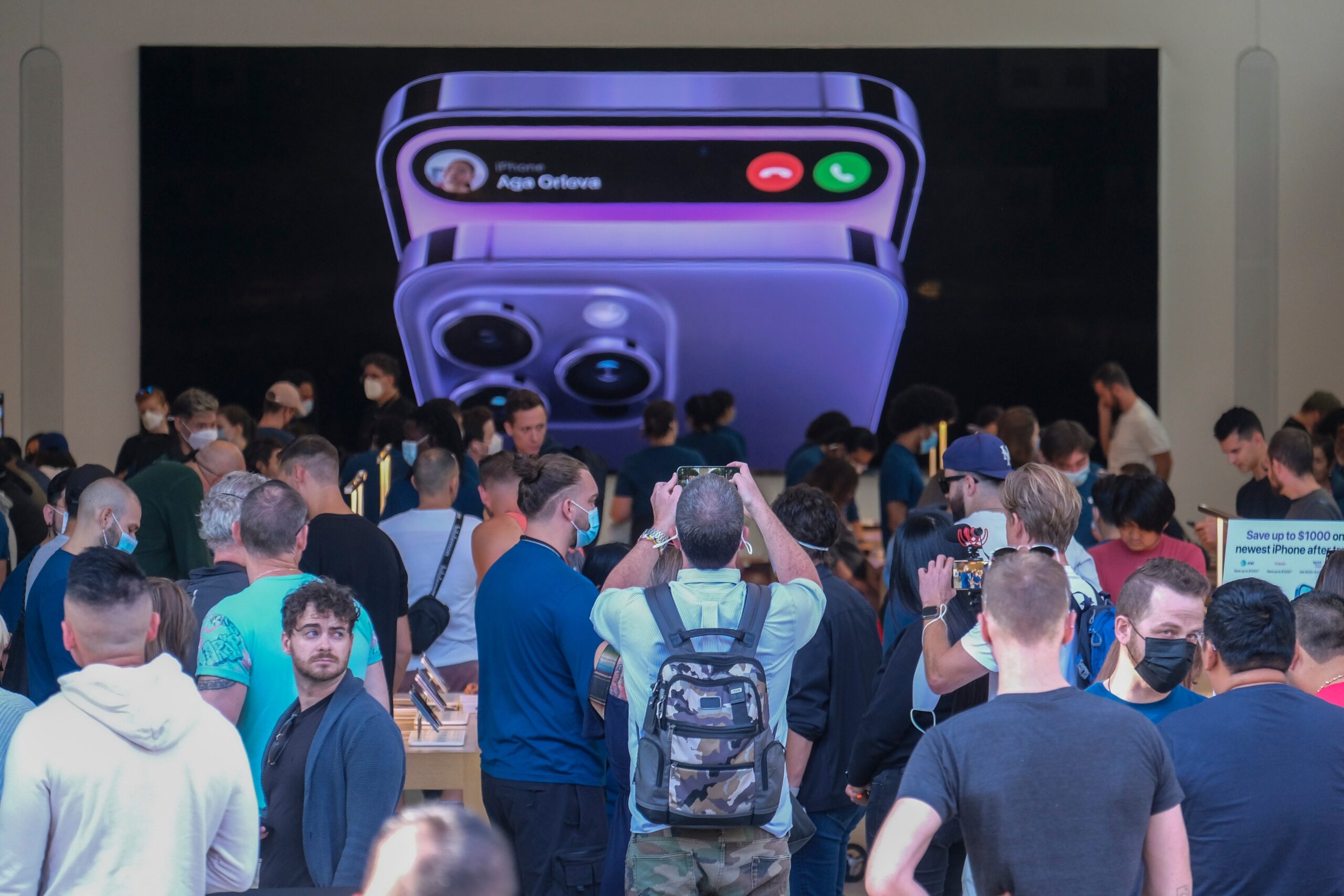 Novo iPhone chegou ao Brasil e começa a ser vendido nesta terça-feira, 14