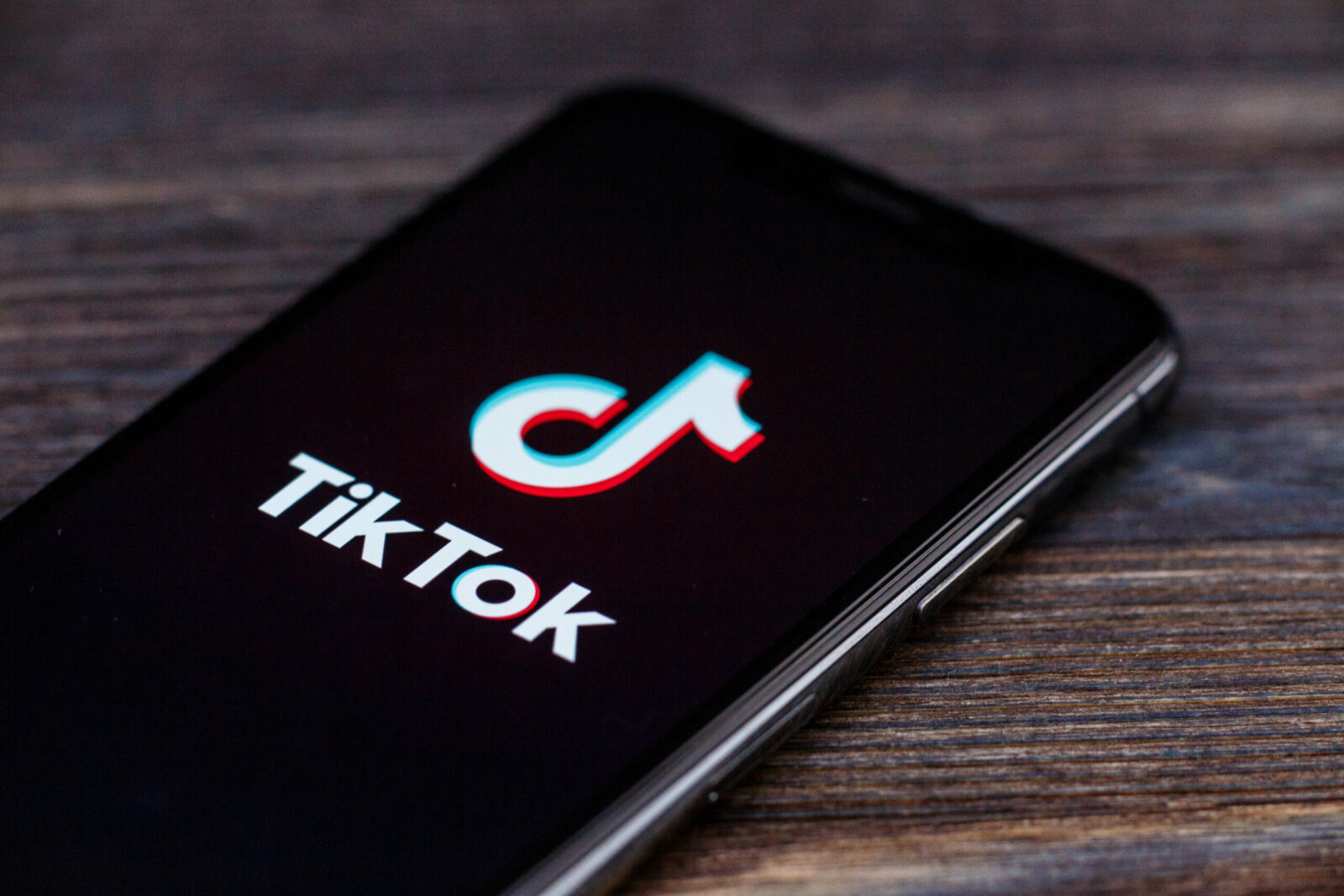 Comitê da Câmara estadunidense, em votação partidária, avança a favor da proibição do TikTok