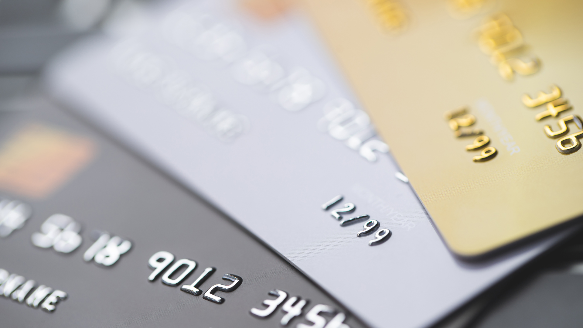 Las personas con puntajes bajos aún pueden comprar tarjetas de crédito