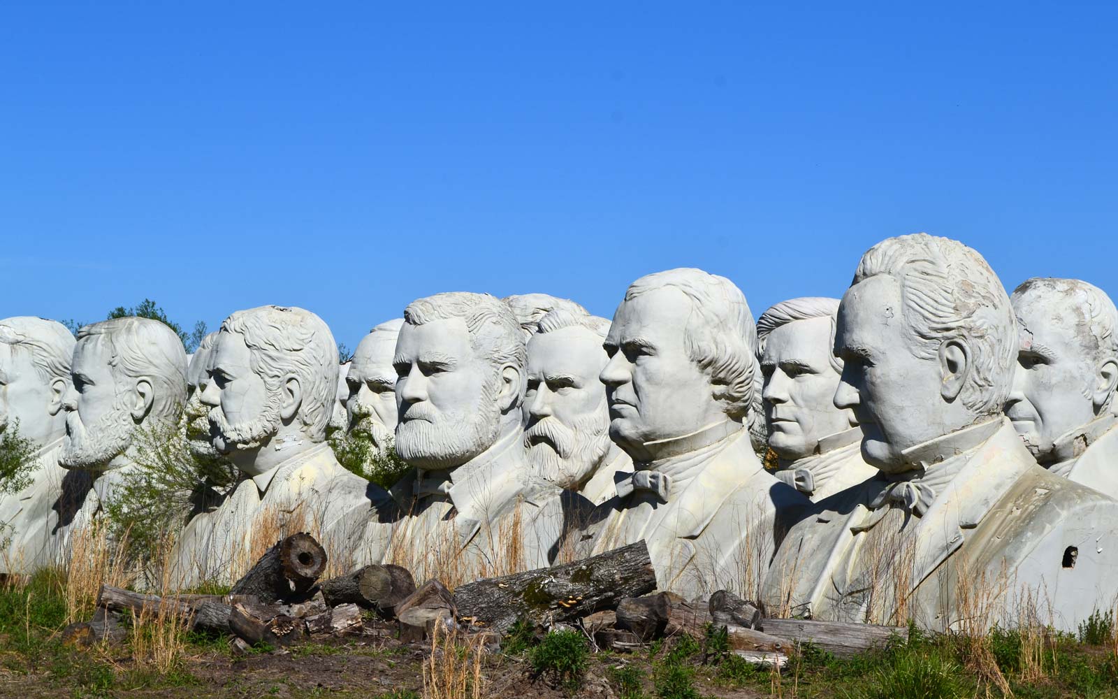Descubra o campo 'assustador' com 43 bustos gigantes de ex-presidentes dos EUA