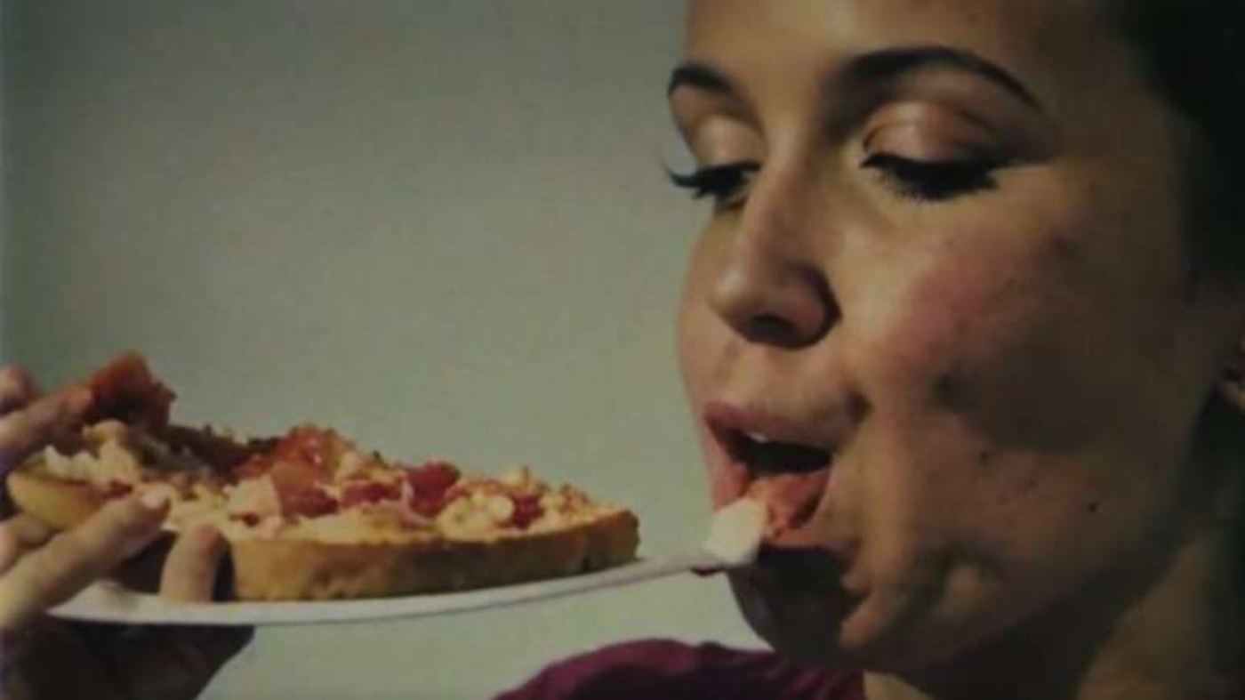 Bizarro! Inteligência Artificial cria comercial de pizza assustador; Confira
