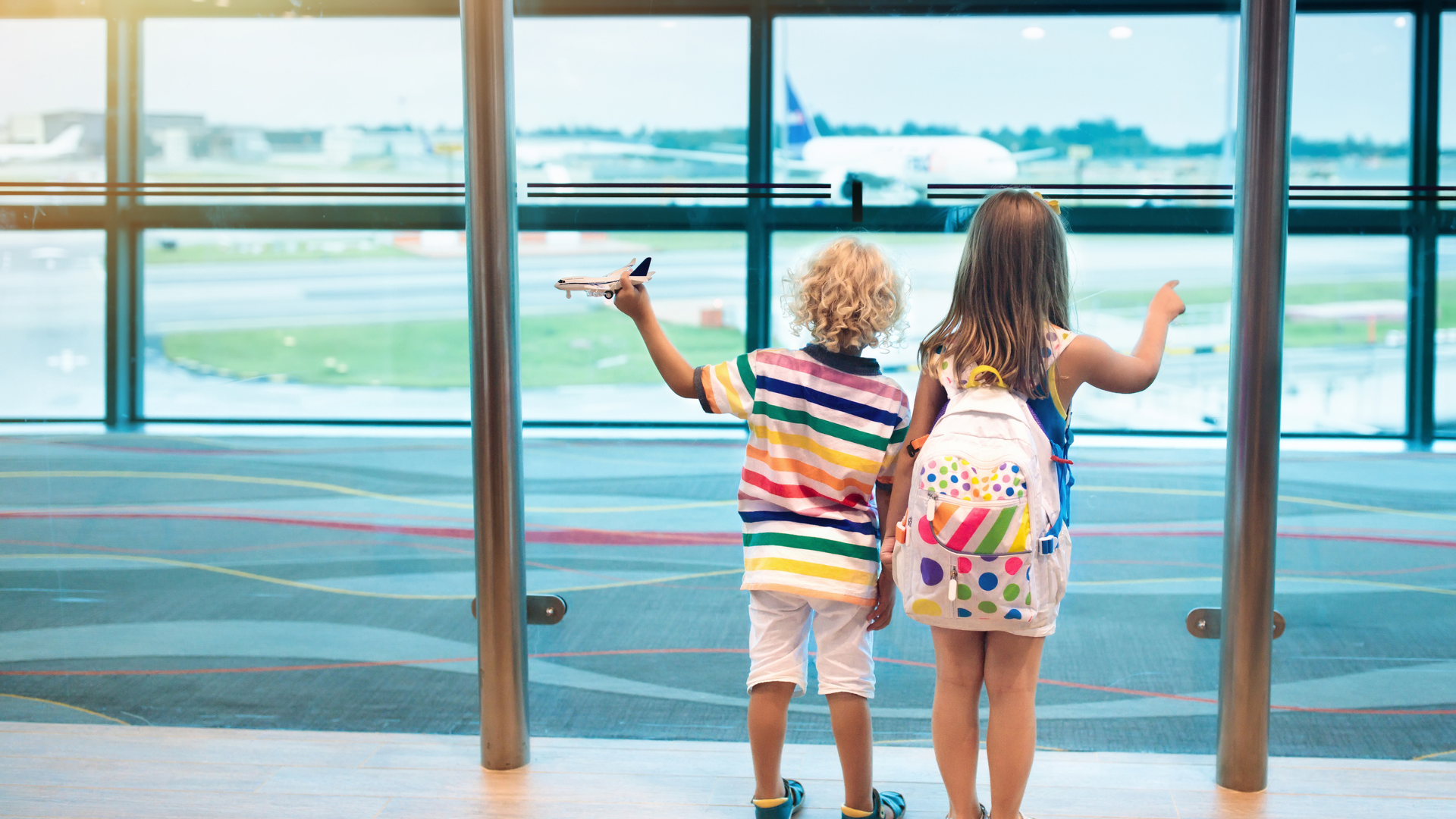 Dicas para viajar de avião com crianças
