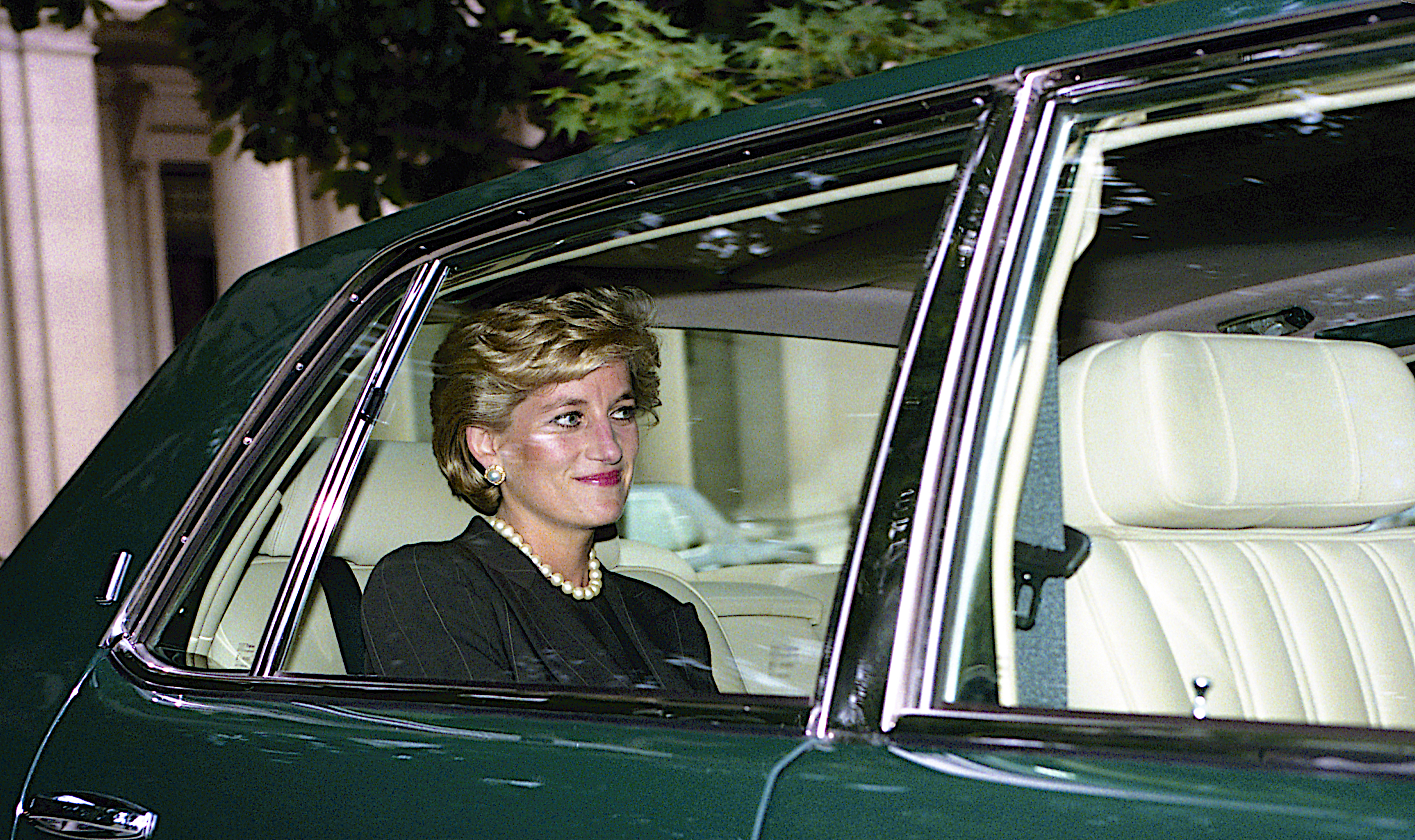 Princesa Diana: descubra quais perfumes a Lady Di amava usar!