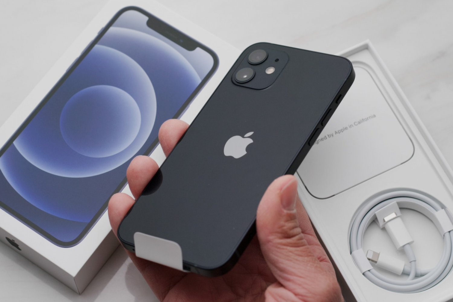 Which iPhone model will be discontinued updates in 2023?