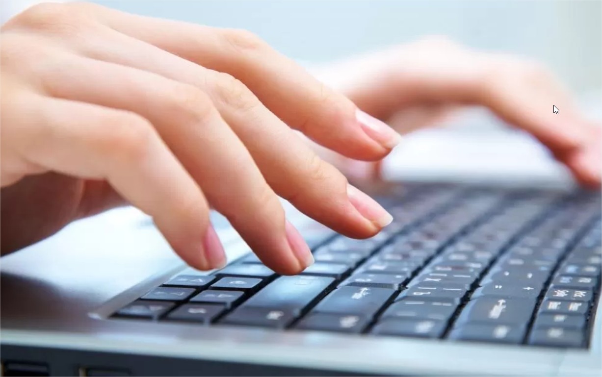 A razão crucial por trás dos traços nas teclas 'J' e 'F' do seu teclado