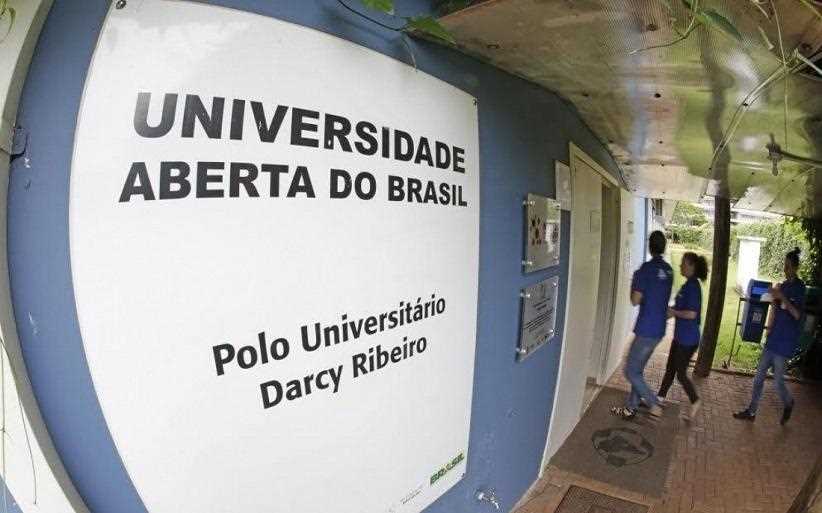 Programa Universidade Aberta do Brasil oferece 290 mil vagas