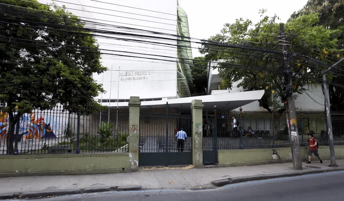 Professora apanha de alunos por causa de ‘desafio da internet’; veja detalhes desse absurdo