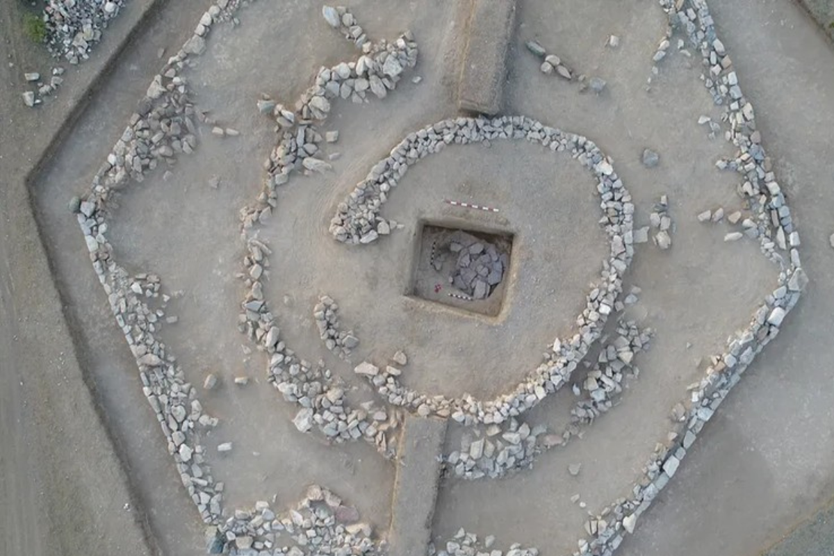 Cientistas são surpreendidos com descoberta de pirâmide de 3,8 mil anos no Cazaquistão; veja