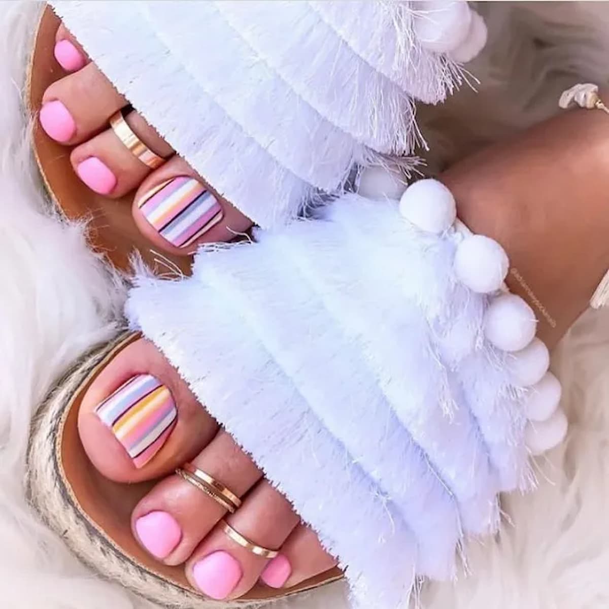 Tenha unhas dos pés deslumbrantes: arrase no verão com ESSAS 4 ideias!