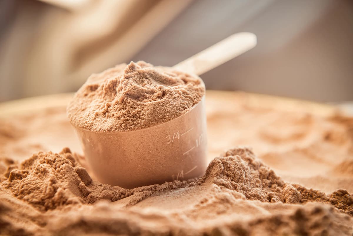 O próprio poder: conheça os benefícios de ingerir whey diariamente