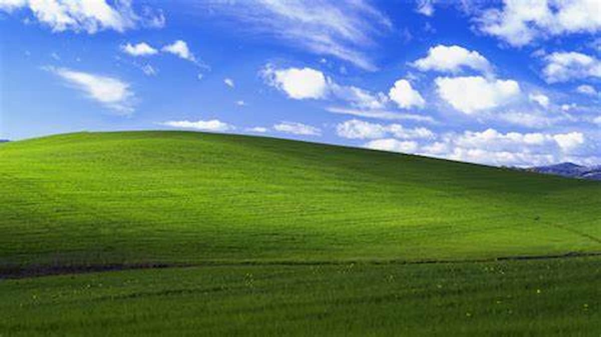 O retorno à paisagem mítica: como está a colina do Windows XP após décadas?