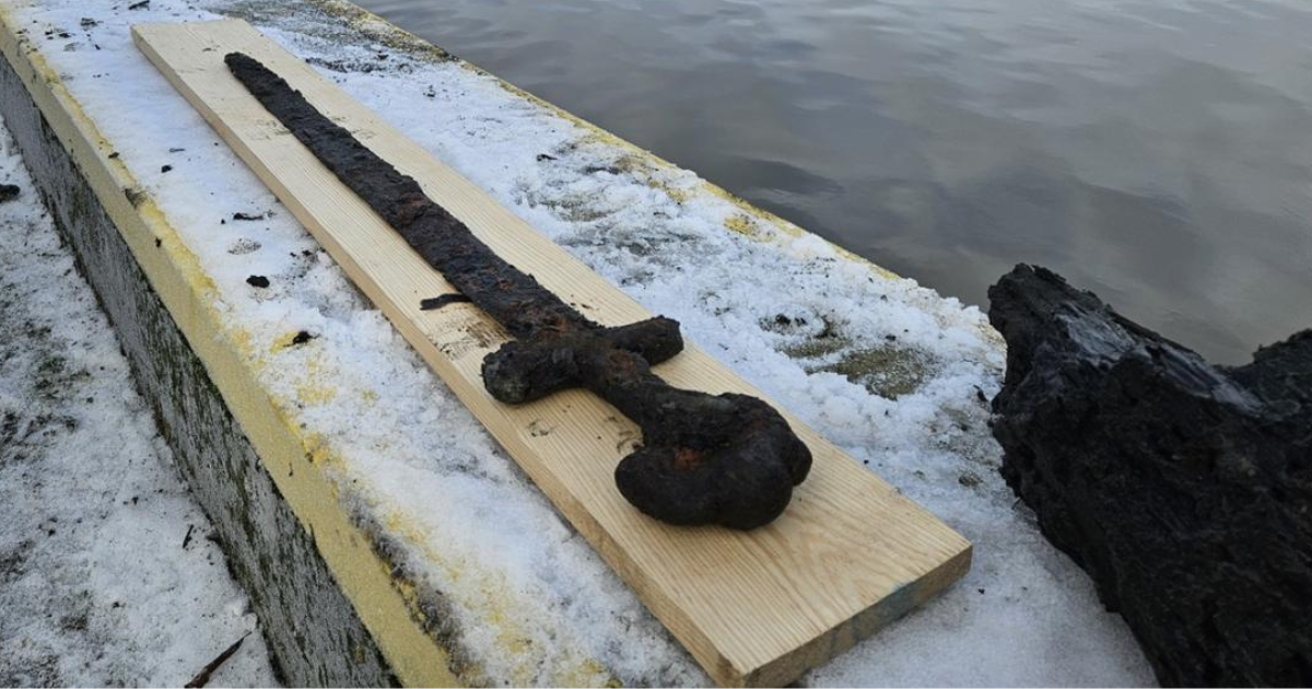 Descoberta incrível na Polônia: a espada viking que desafia o tempo