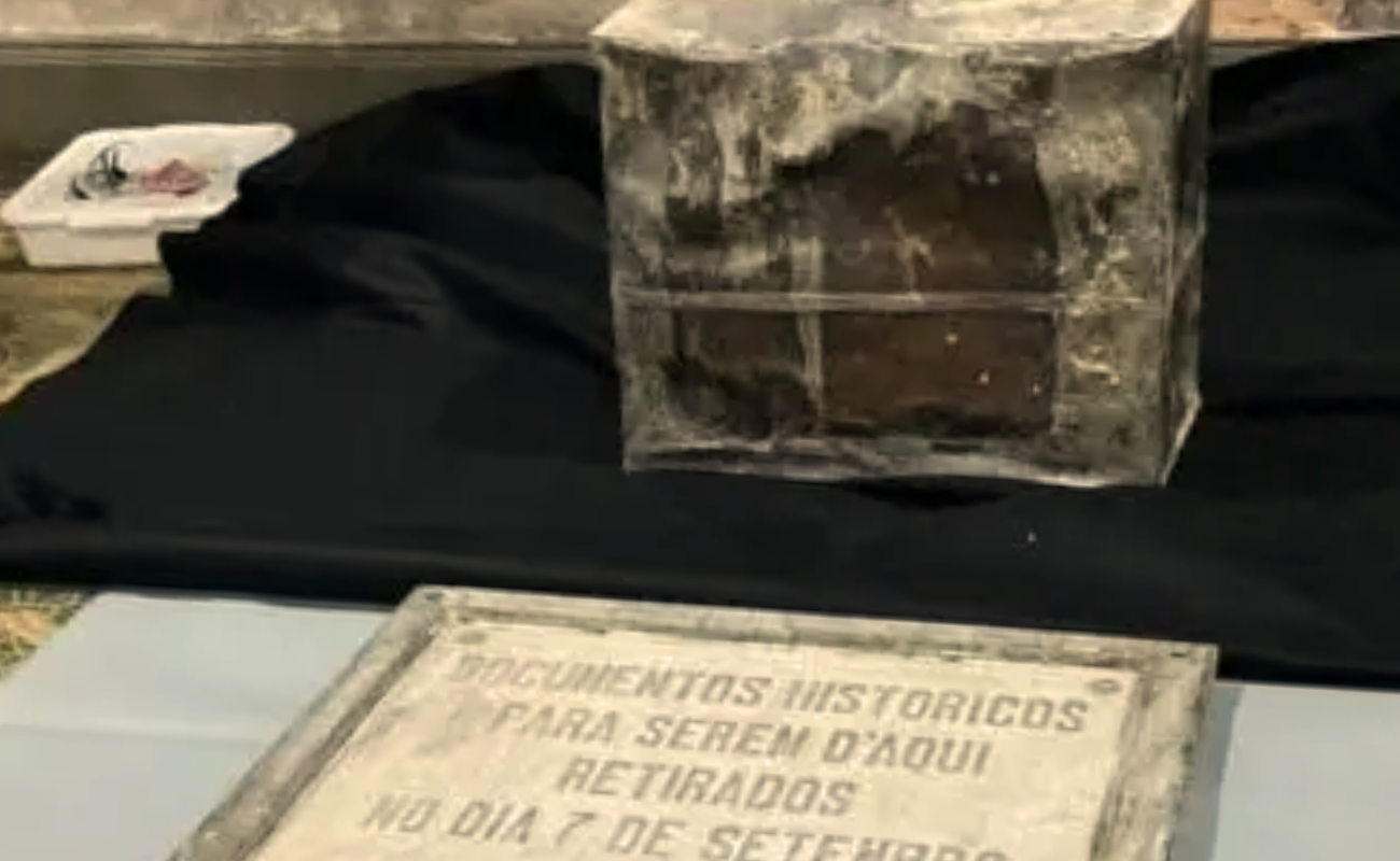 Cápsula do tempo de 1925 anos é descoberta por acaso