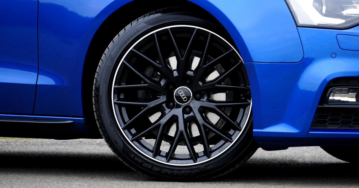 Por que os pneus de carros são todos pretos?