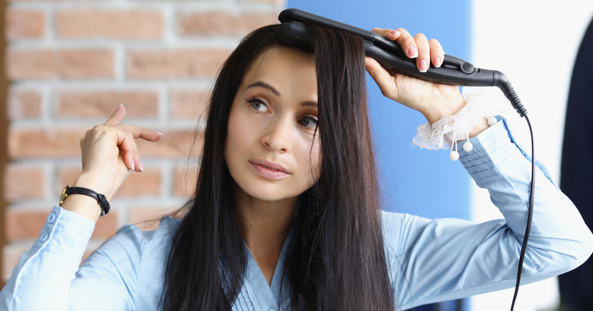 Usar escova e chapinha todo dia faz mal? Saiba o que acontece com o seu cabelo