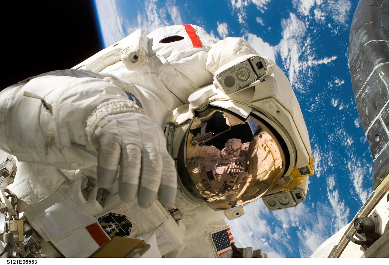 Surpreenda-se ao descobrir quanto pesam as roupas de astronautas