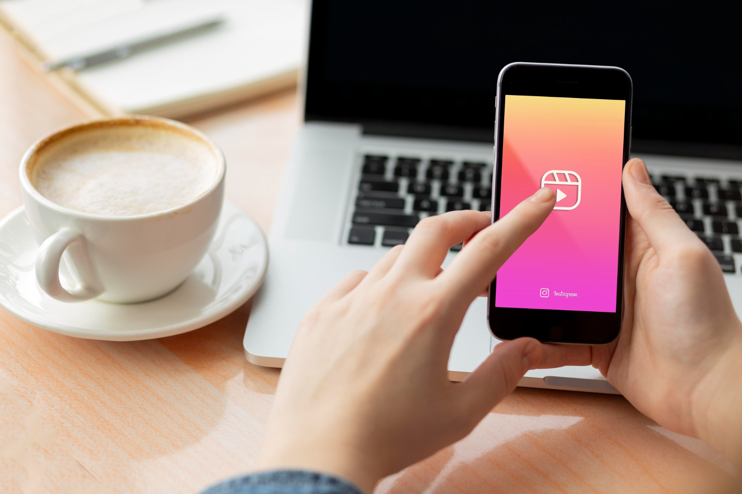 É possível salvar fotos e vídeos do Instagram para o seu celular ou PC