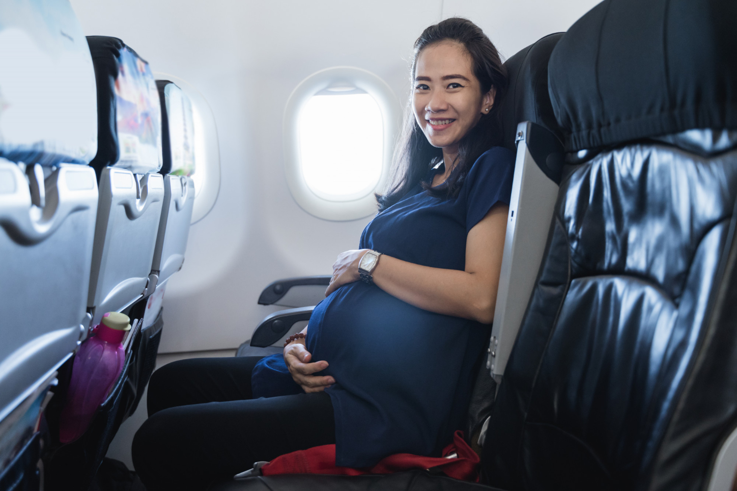É permitido viajar de avião durante a gravidez? Muita gente não faz ideia