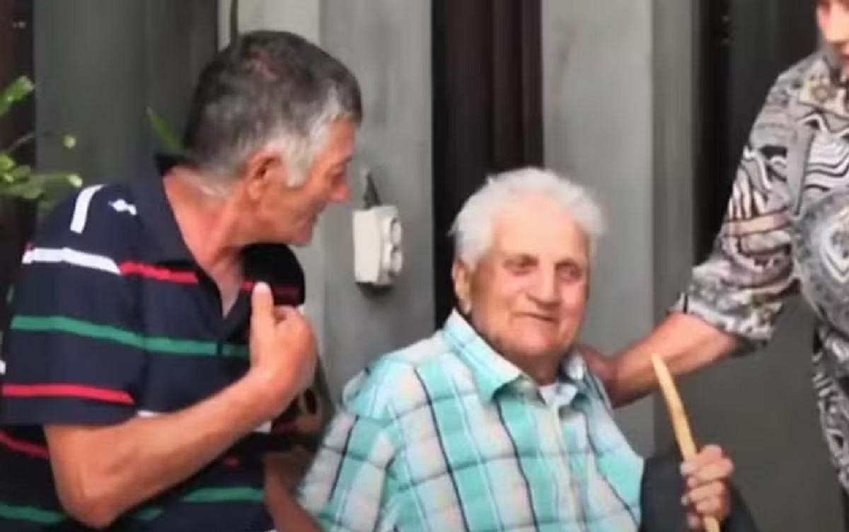 Mistério: após 30 anos desaparecido, homem volta para casa com a mesma roupa