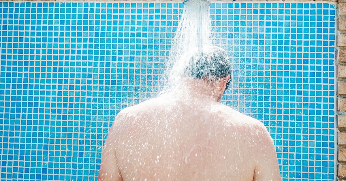 Tomar banho depois de comer prejudica a digestão? Saiba se é verdade
