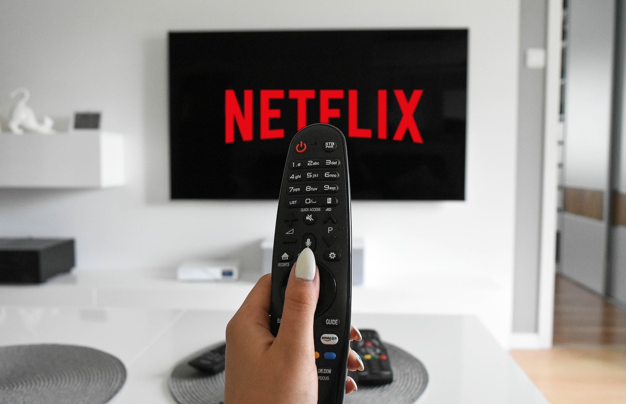 Netflix ganha novos assinantes e ‘comemora’ com aumento no preço da assinatura
