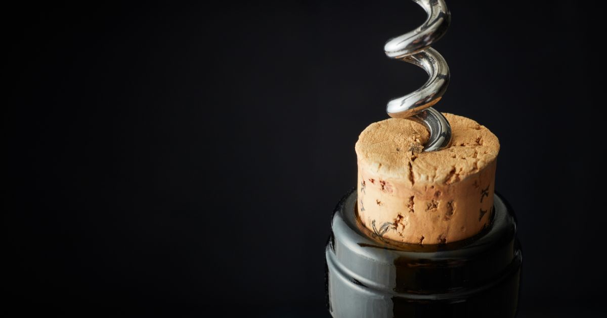 É verdade que a rolha de vinho ajuda a economizar energia?