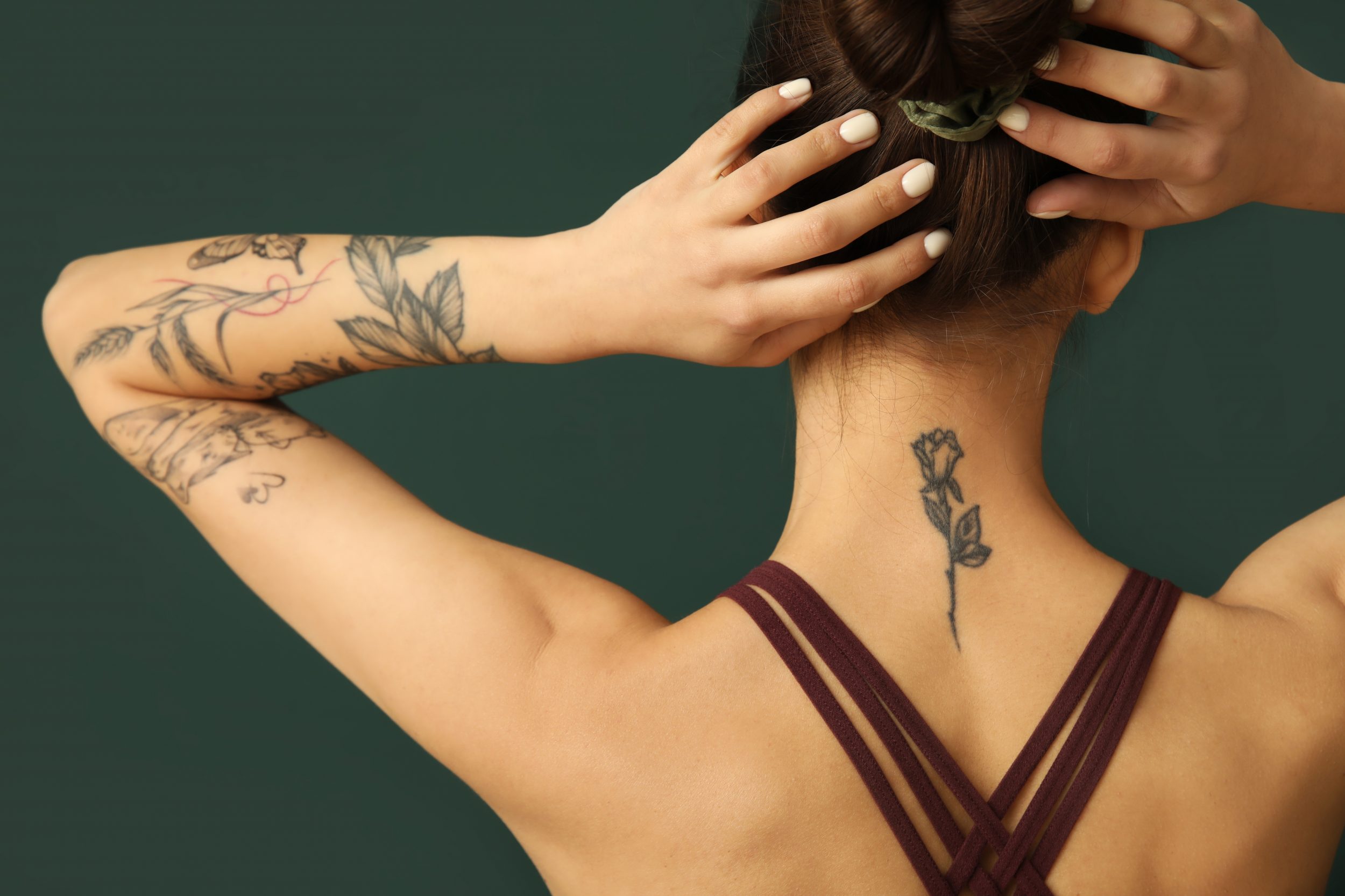 O que a tatuagem no pescoço pode significar? Psicologia tem a resposta