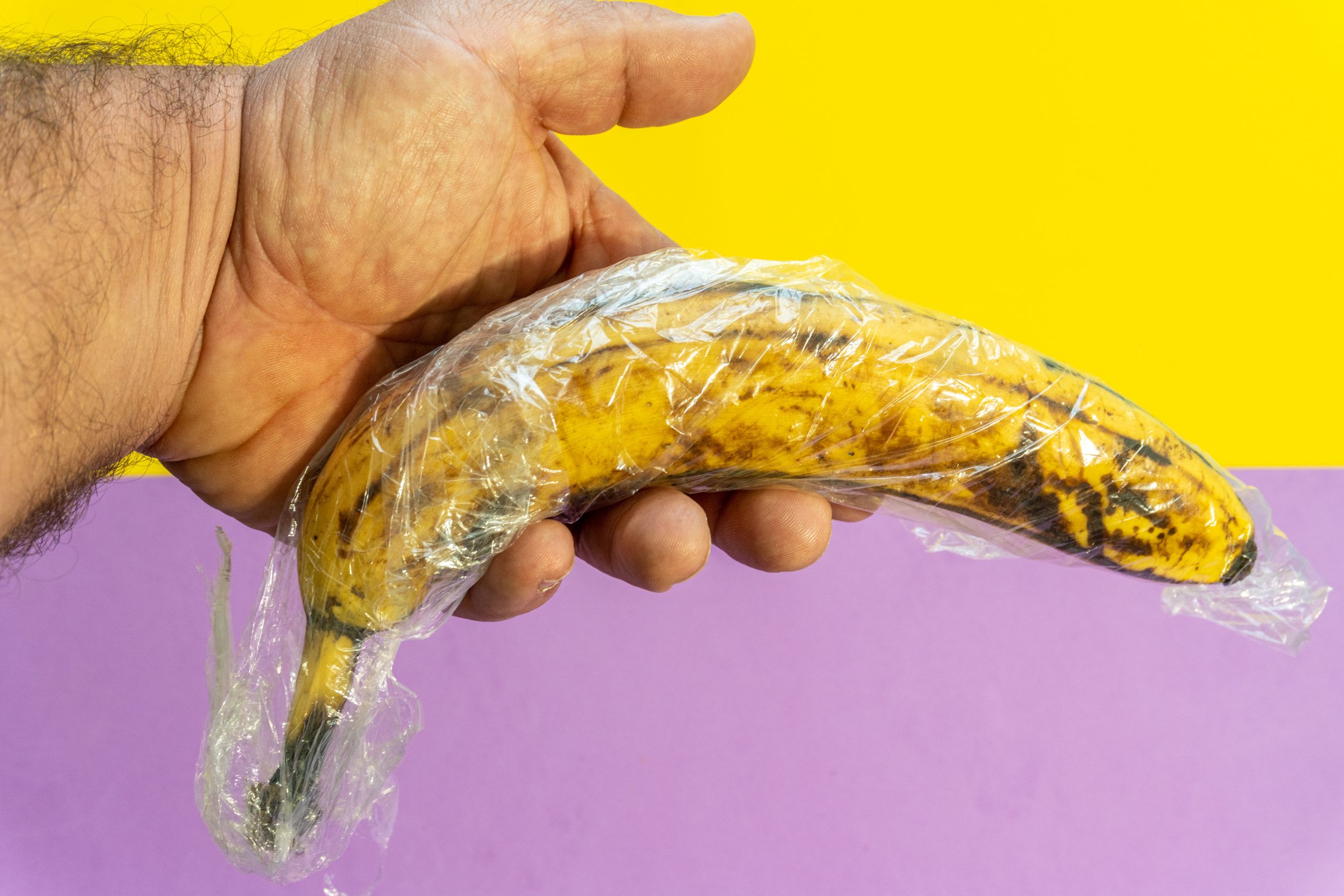 Depois que descobri esse truque para guardar bananas maduras, NUNCA mais joguei nenhuma no lixo