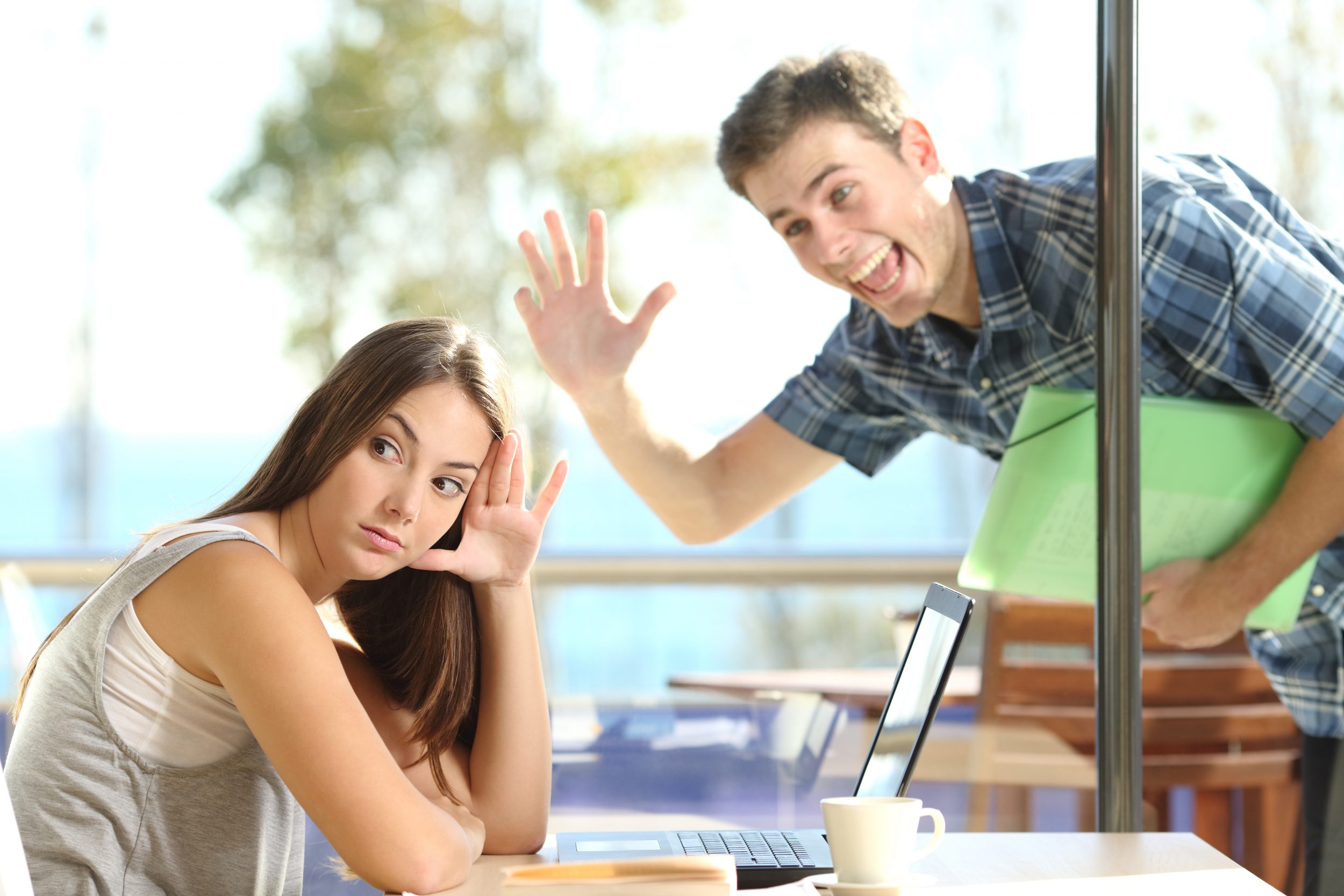 Sinais de sabedoria! 6 atitudes que uma pessoa inteligente não tem na frente dos outros