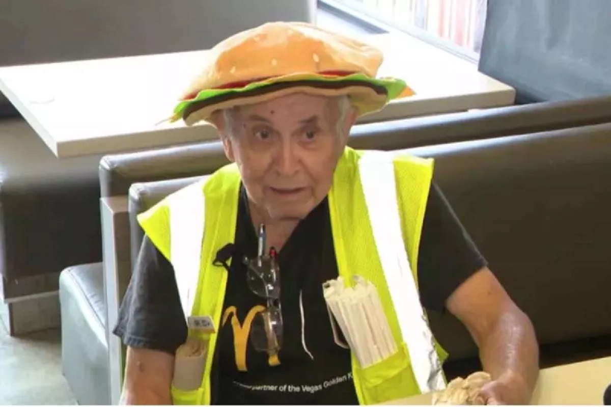 Funcionário de 82 anos do McDonald’s tem aposentadoria negada e clientes decidem se mobilizar