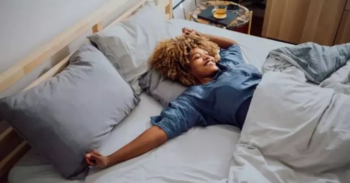 Fim da ‘conchinha’? Dormir em cama de solteiro é a nova tendência entre os casais em 2025
