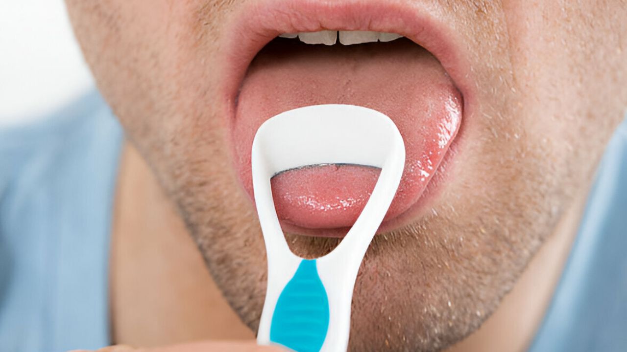 Nunca usou raspador de língua? Aqui estão ÓTIMOS motivos para começar hoje