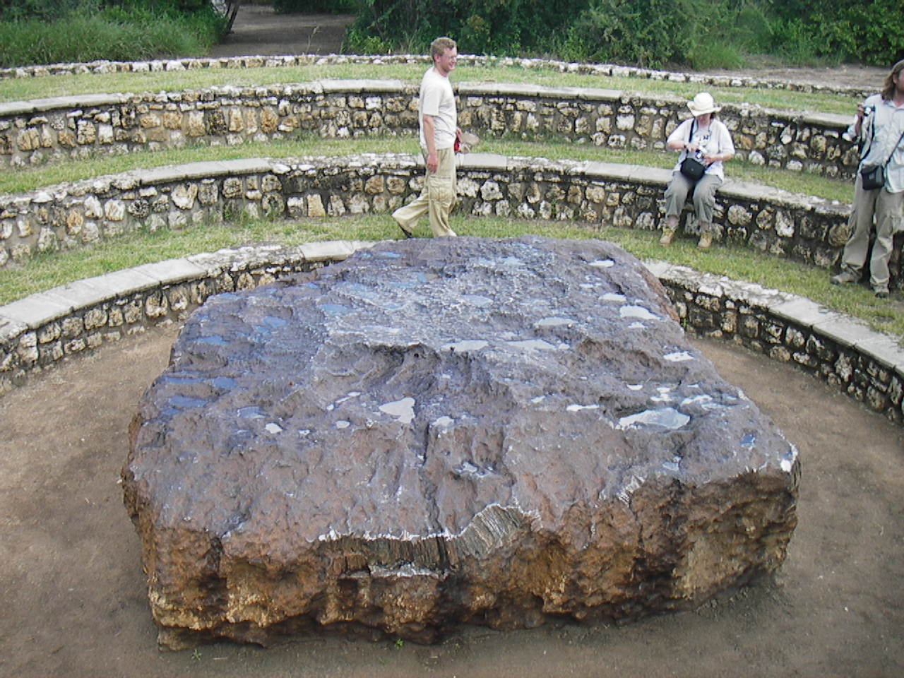 Como o maior meteorito do mundo chegou à Terra sem deixar cratera?