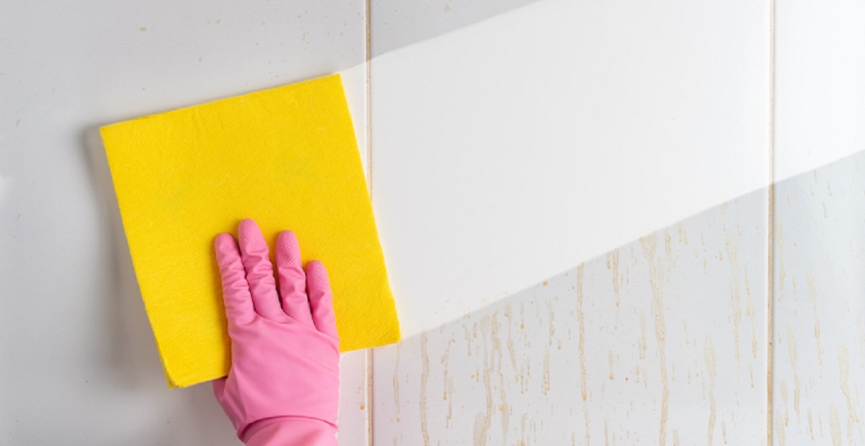 Economize com produtos caros! 3 truques caseiros das avós para limpar parede engordurada