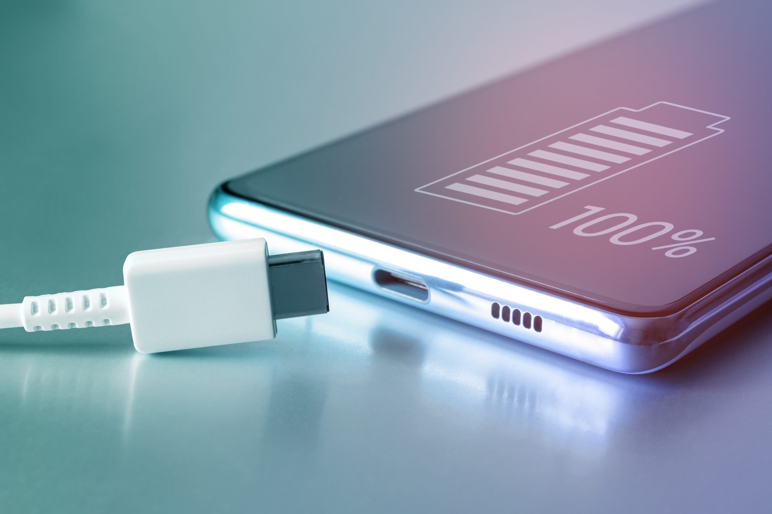 2 dicas valiosas para carregar o celular mais rápido (e não ficar sem bateria na rua)