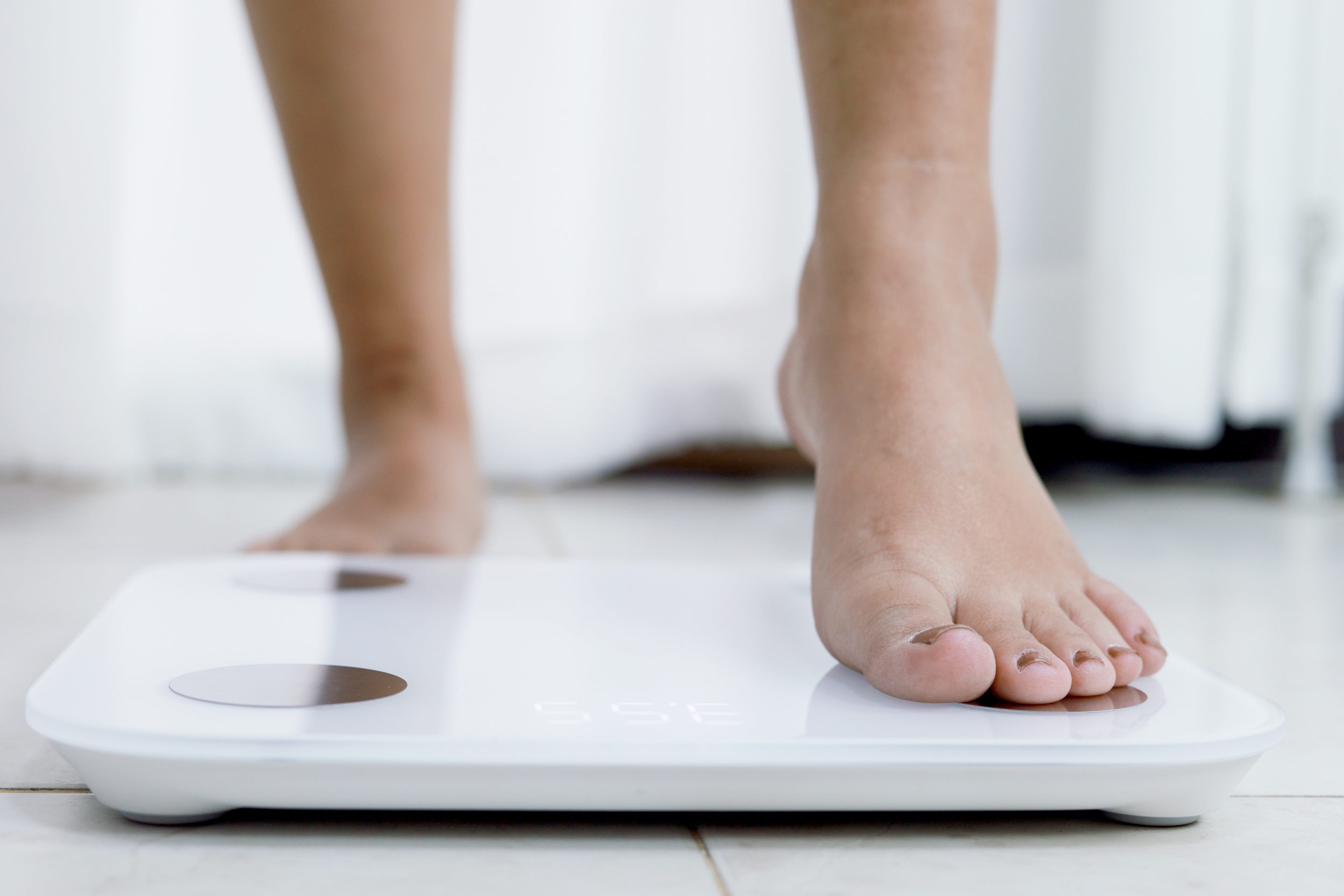 4 hábitos que podem te engordar mesmo você comendo bem e malhando todos os dias