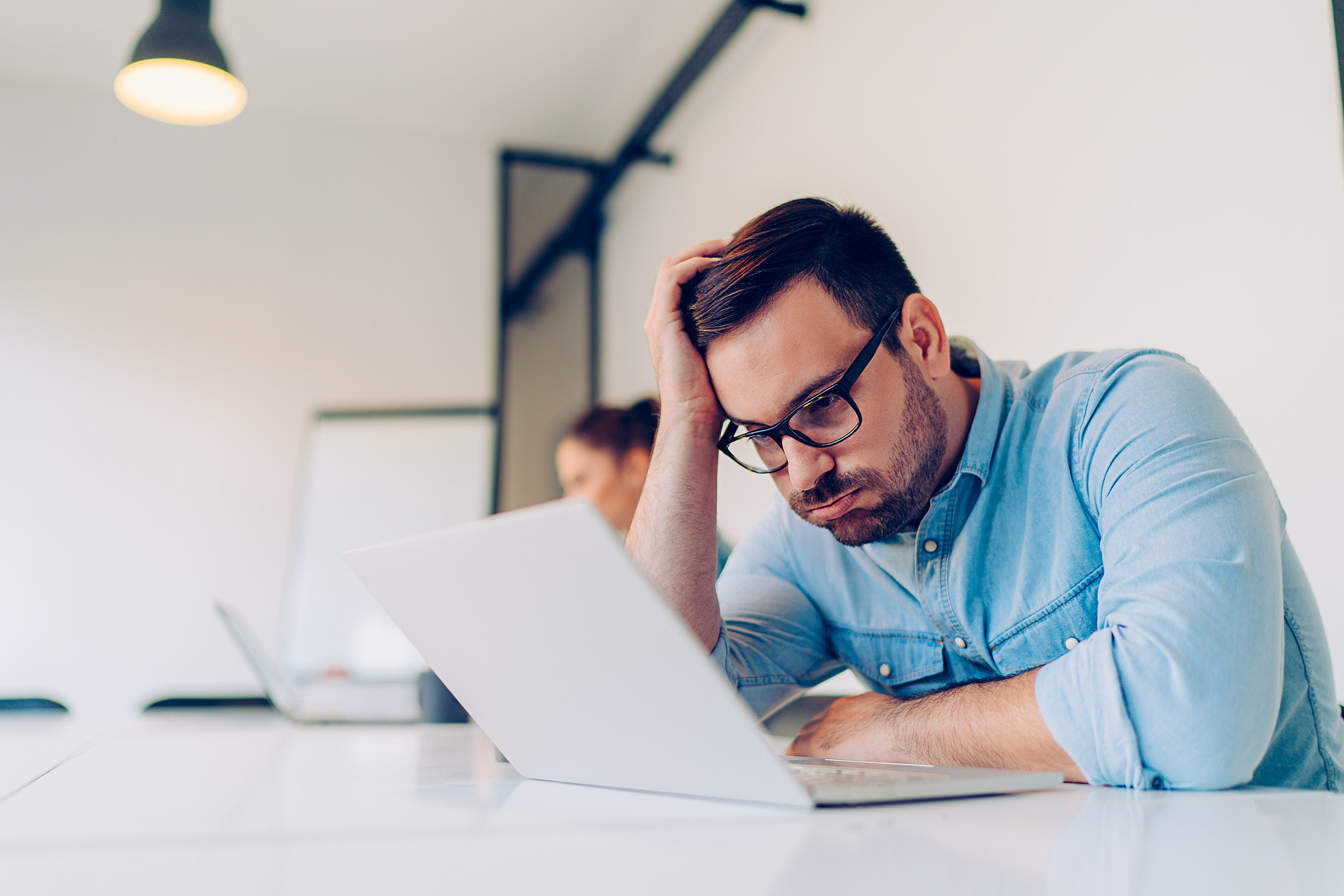5 sinais de que você é uma pessoa insegura no trabalho (e seus chefes vão notar)