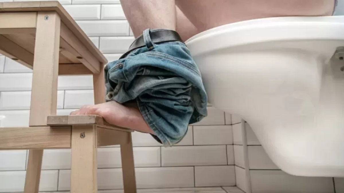 Usar banquinho para fazer cocô: é mito ou ajuda de verdade?