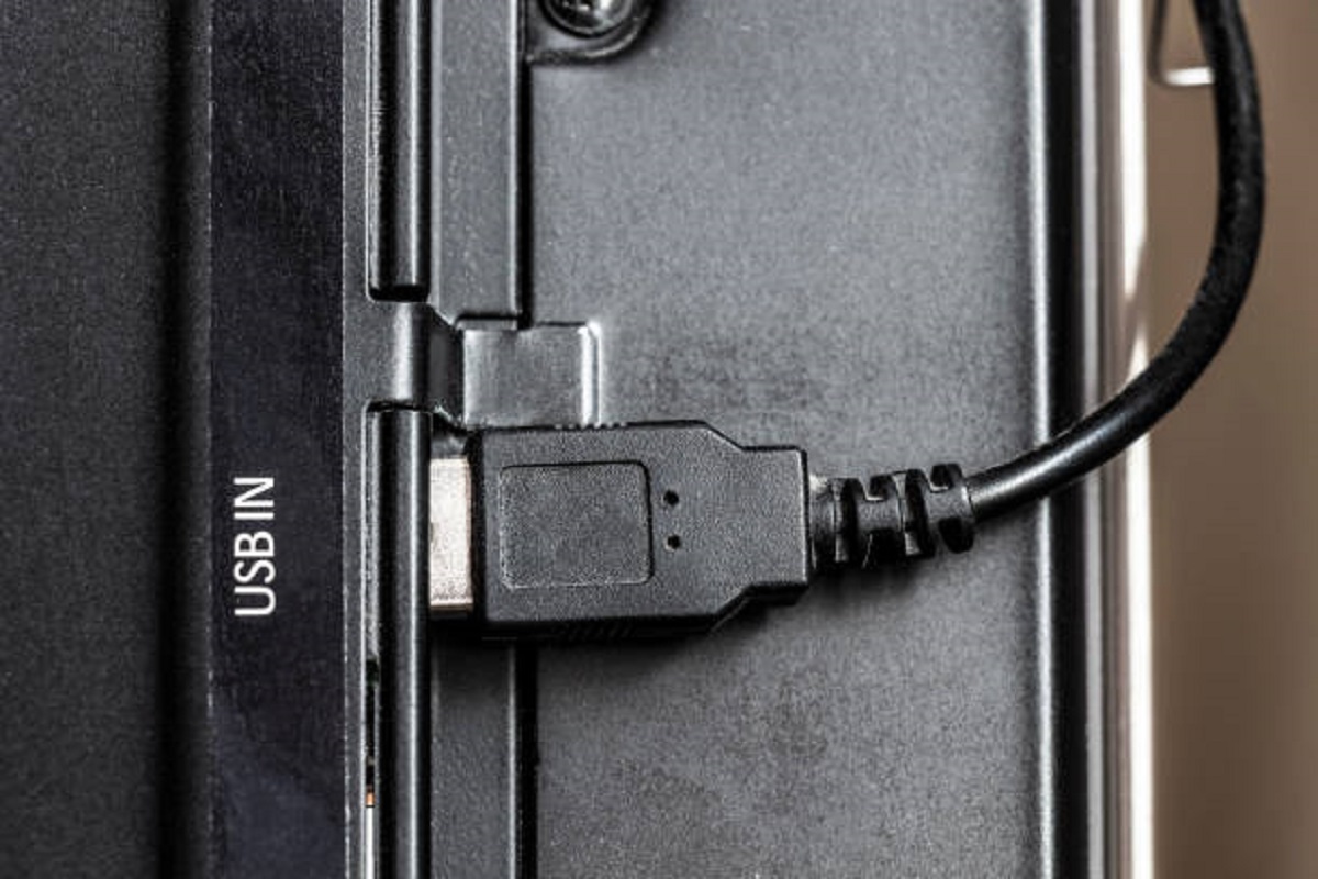 Não está lá por acaso! 5 maneiras de aproveitar a porta USB da sua TV ao máximo