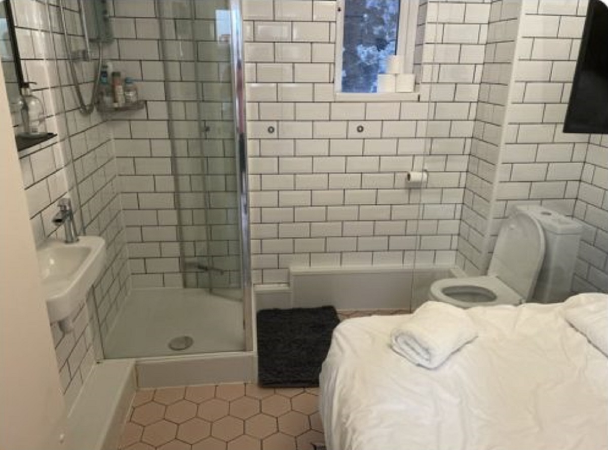 Turista aluga ‘quarto’ pelo Airbnb e fica sem palavras quando chega ao local
