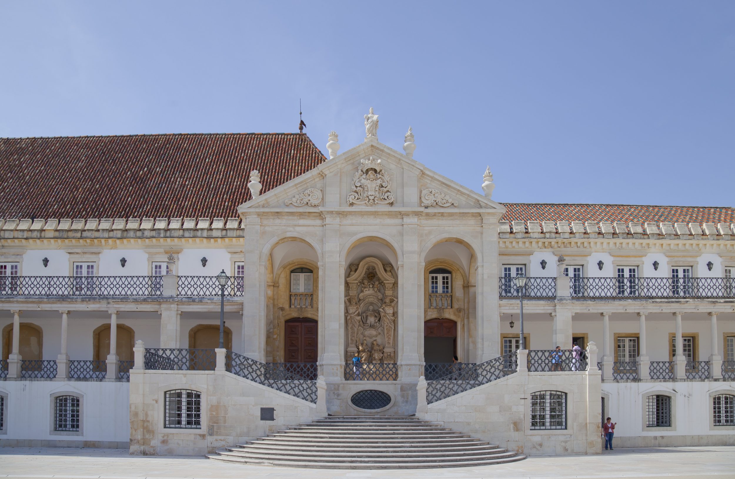 Universidade de Coimbra chega ao Brasil com pós-graduação presencial