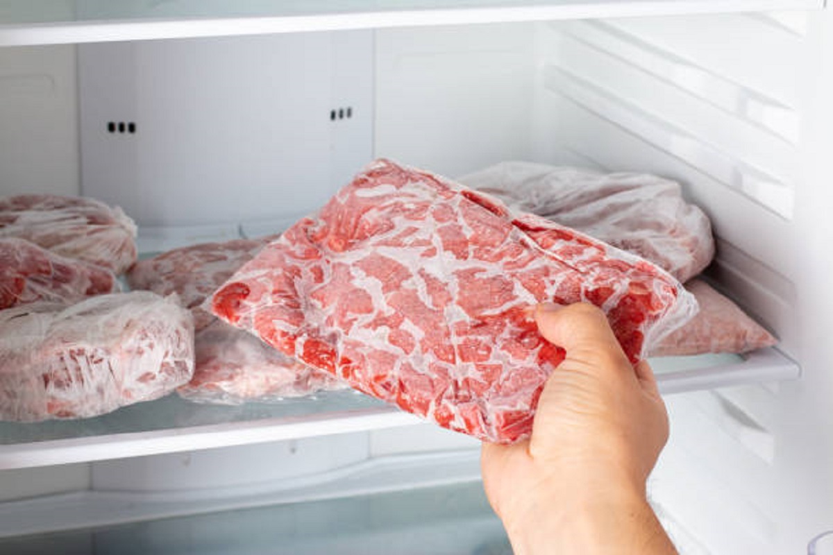 Quanto tempo dura a carne congelada no freezer? Prazo de validade é MENOR do que você pensa