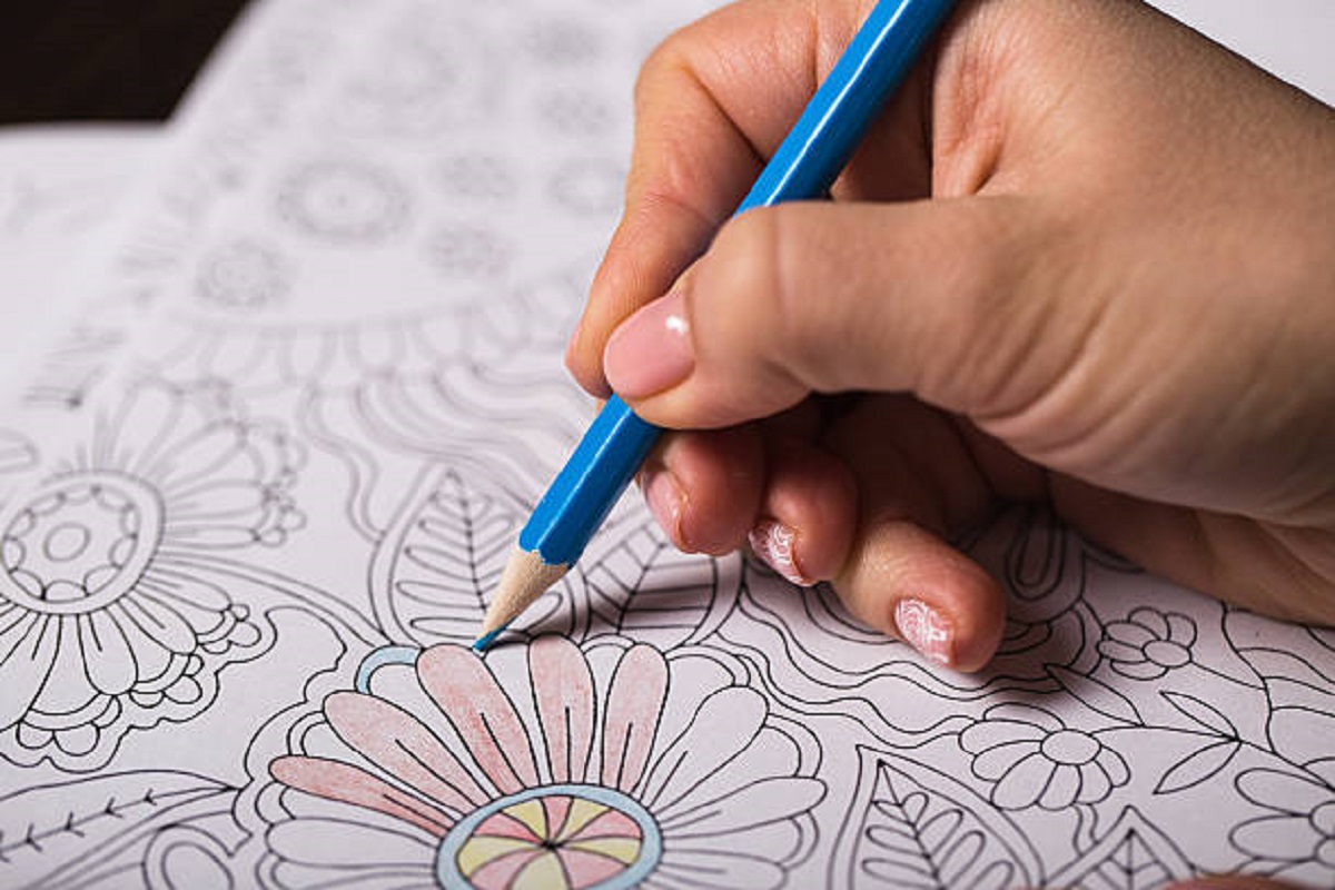 Moda dos livros de colorir pode não ser tão boa assim para as crianças, segundo pedagogos