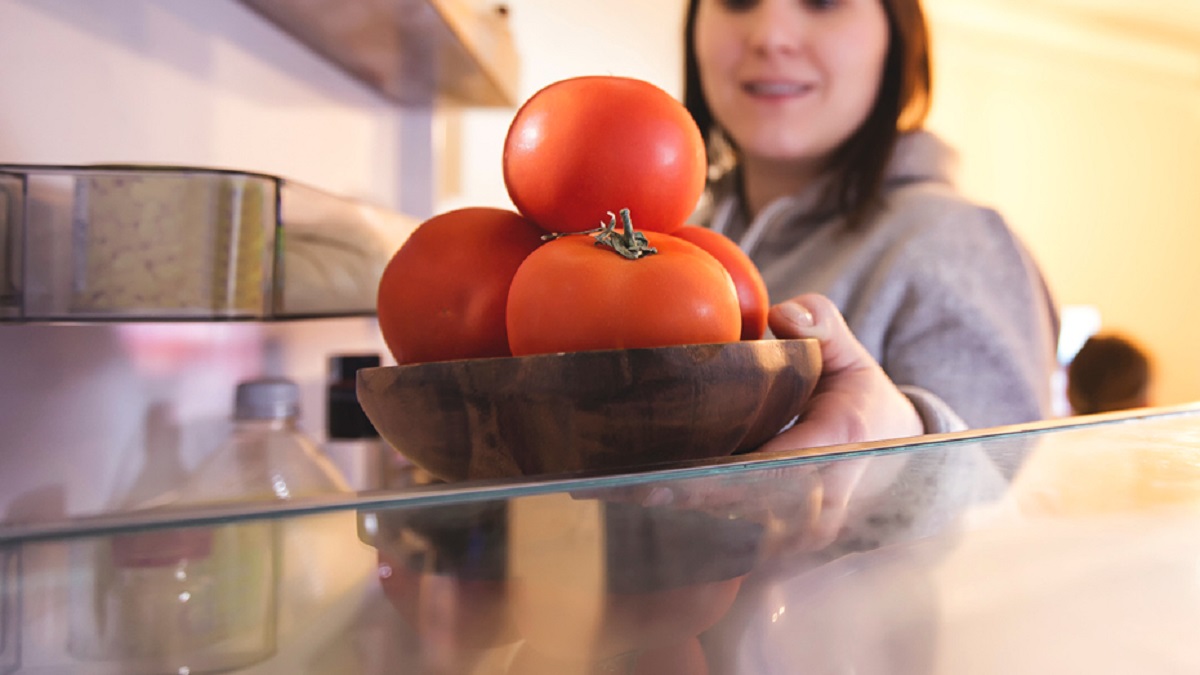 Dentro ou fora da geladeira? Como conservar tomates do jeito certo sem perder nutrientes