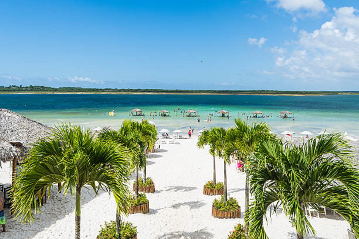 Praia brasileira é eleita a mais BONITA do mundo pelo Washington Post