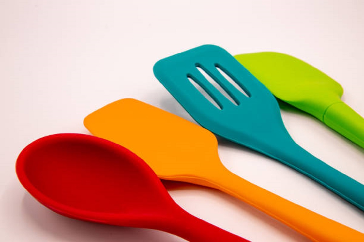 Gordura impregnada? Esses truques limpa seus utensílios de silicone em minutos